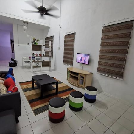 As'Cattleya Homestay Sepang Esterno foto